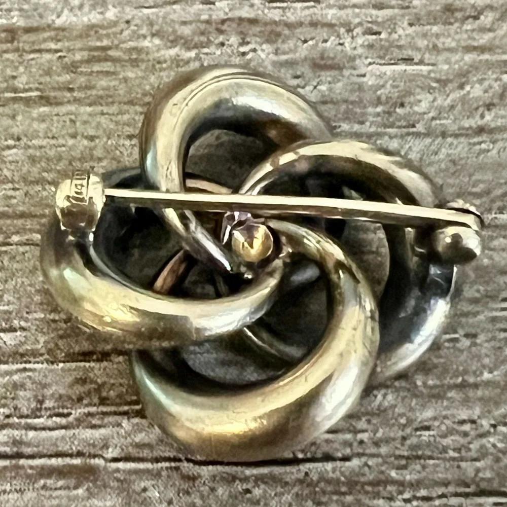 Elegant 14k Gold Victorian Enamel Floral Brooch - Picture 3 of 8